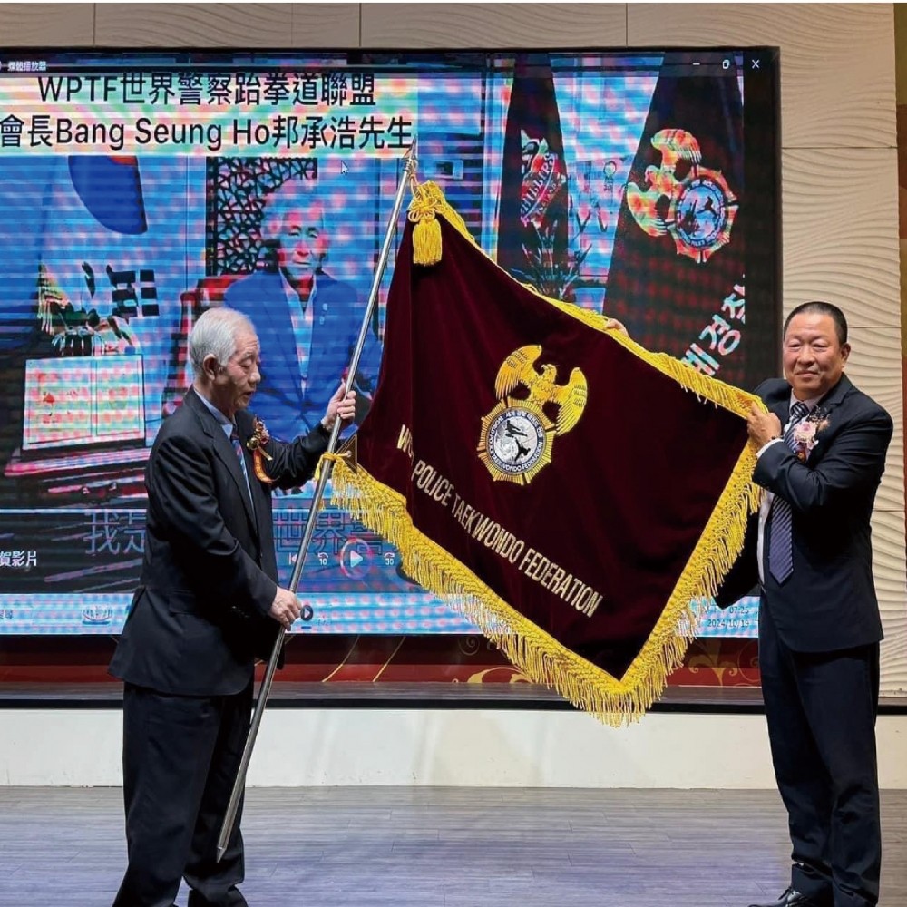 世界警察跆拳道聯盟會長Bang Seung Ho邦承浩先生也特別以遠距視頻影片祝賀世界警察跆拳道聯盟台灣分會成立
並祝賀林以勝當選中華警察跆拳道武技協會第一屆理事長。